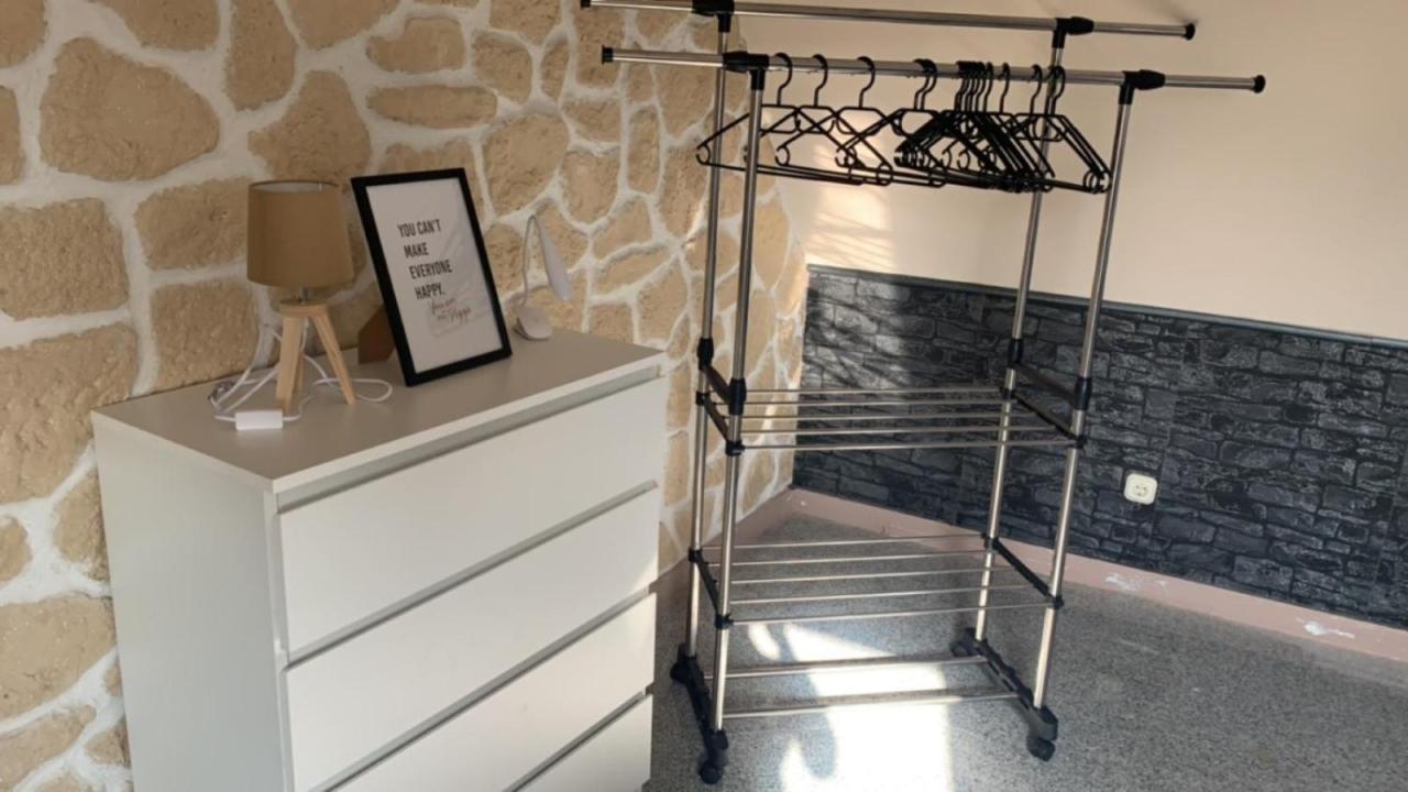 Zimmer In Wohnung Monteure Apartment Kuche Modern Enger Buitenkant foto