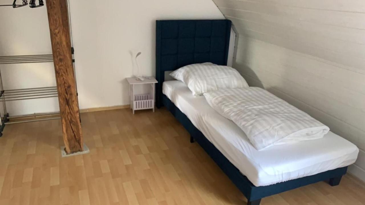 Zimmer In Wohnung Monteure Apartment Kuche Modern Enger Buitenkant foto
