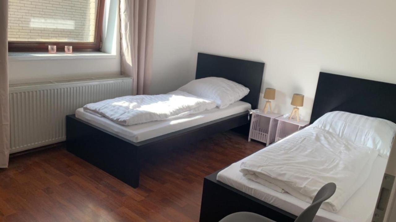 Zimmer In Wohnung Monteure Apartment Kuche Modern Enger Buitenkant foto